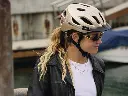 44969_Urban_I_4_0_champagne_gold_Lifestyle_DSC00405 1_SK_31024x768px.webp